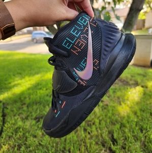 NIKE Boys Kyrie 6 'Shot Clock' - Size 5